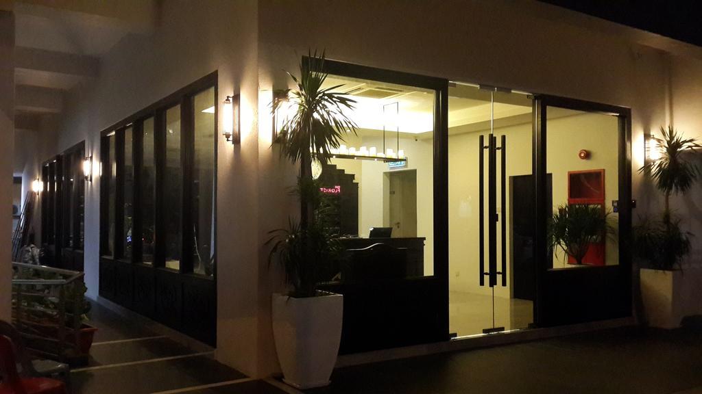 Manhattan Business Hotel Damansara Perdana Petaling Jaya Exterior photo
