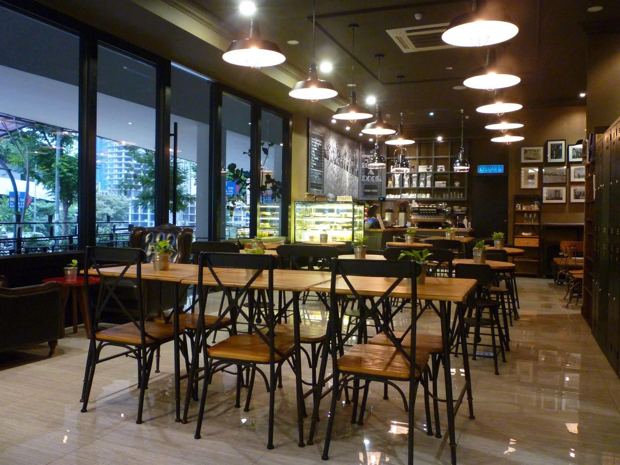 Manhattan Business Hotel Damansara Perdana Petaling Jaya Exterior photo